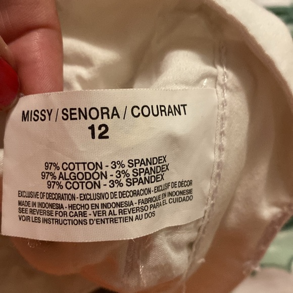 Woman’s Gloria Vanderbilt capris 12 - Picture 4 of 5